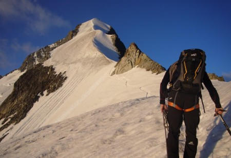 Piz-Bernina-Biancograt-Himmelsleiter-aus-Fels-und-Eis